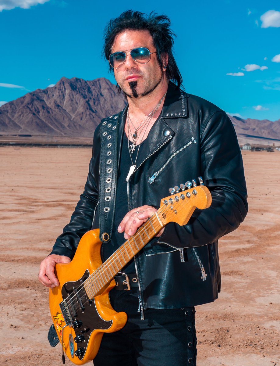 AllStarRawk's tweet photo. Help us wish our brother and axe slinger Rob Math a Happy Birthday today!!  
💥🎉🎂🤘🏼❤️

(Photo: Julie Bergonz) https://t.co/6bzuQbzNIx