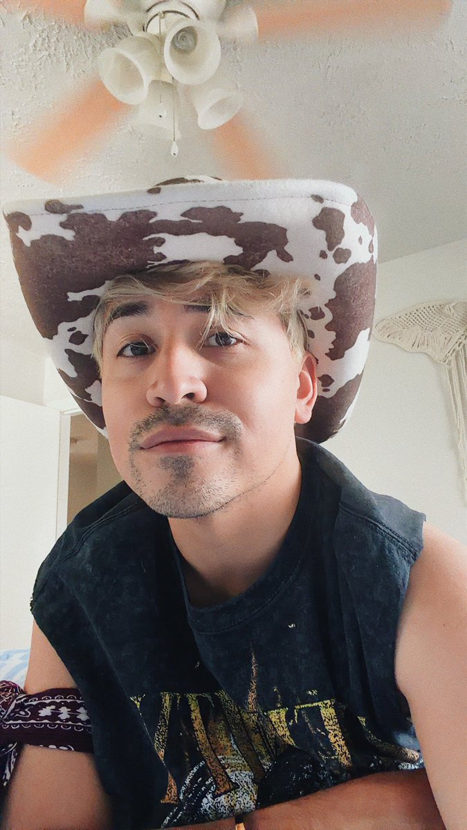 HenrryKMartinez's tweet photo. cause why not https://t.co/tS03Ar5uwK