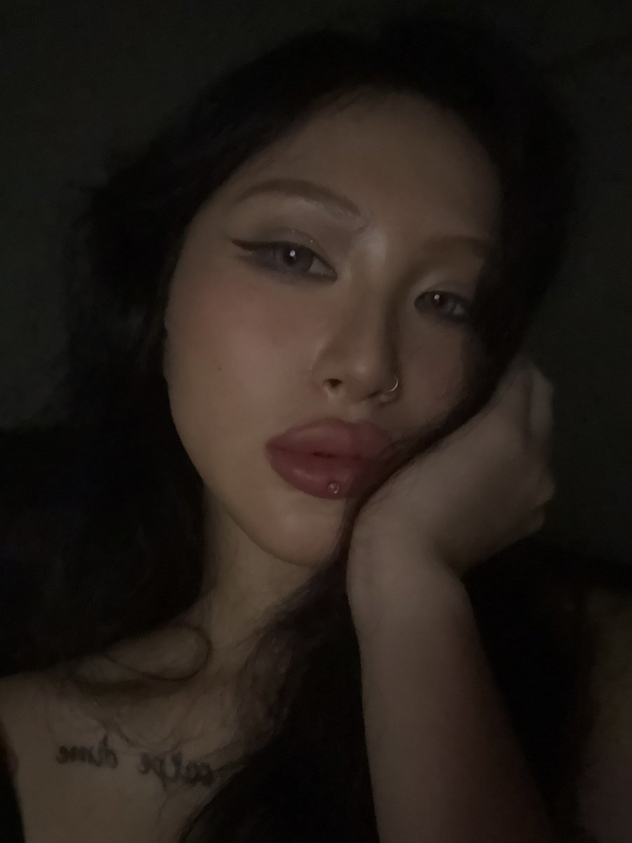 sopoom12's tweet photo. 手机跟我一起喝晕了 https://t.co/IAocIHrQY5