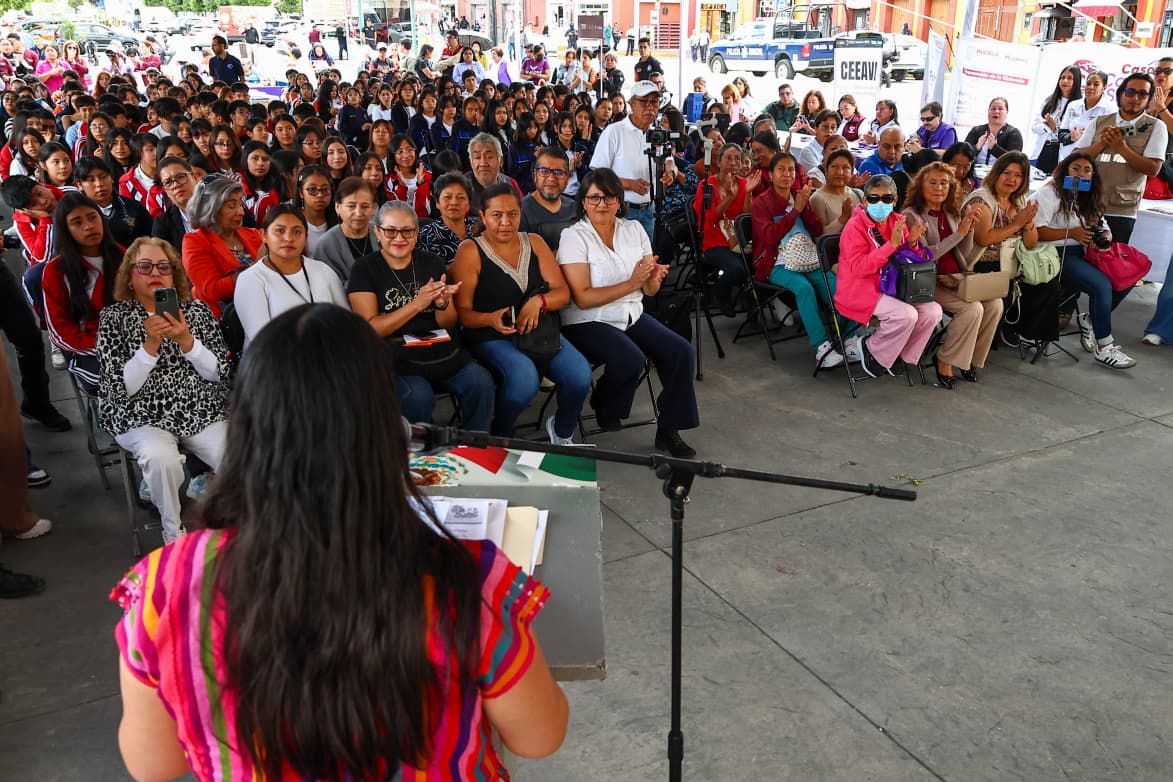TodoCholulaMX's tweet photo. San Pedro Cholula fue sede de la “Jornada de Proximidad y Prevención para las Mujeres”.
Con @TonantzinFdz  , el Gobierno Municipal y el Gobierno del Estado acercaron servicios gratuitos, orientación y atención especializada a estudiantes y ciudadanía.
@GobiernoCholula https://t.co/hrMogG0DpO
