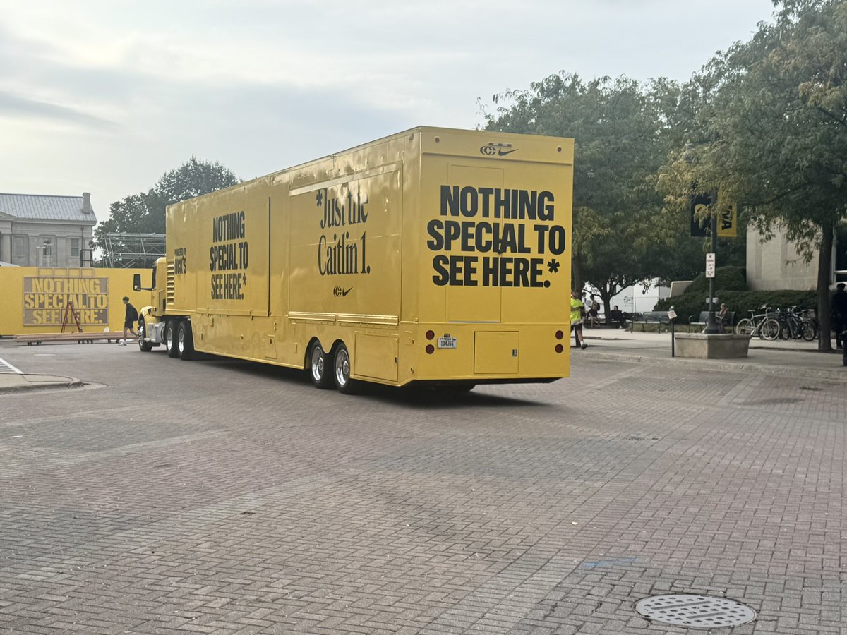 xrayanneiowa's tweet photo. @nikebasketball @Nike absolutely nothing to see here😎 https://t.co/qHbNFk9zjV