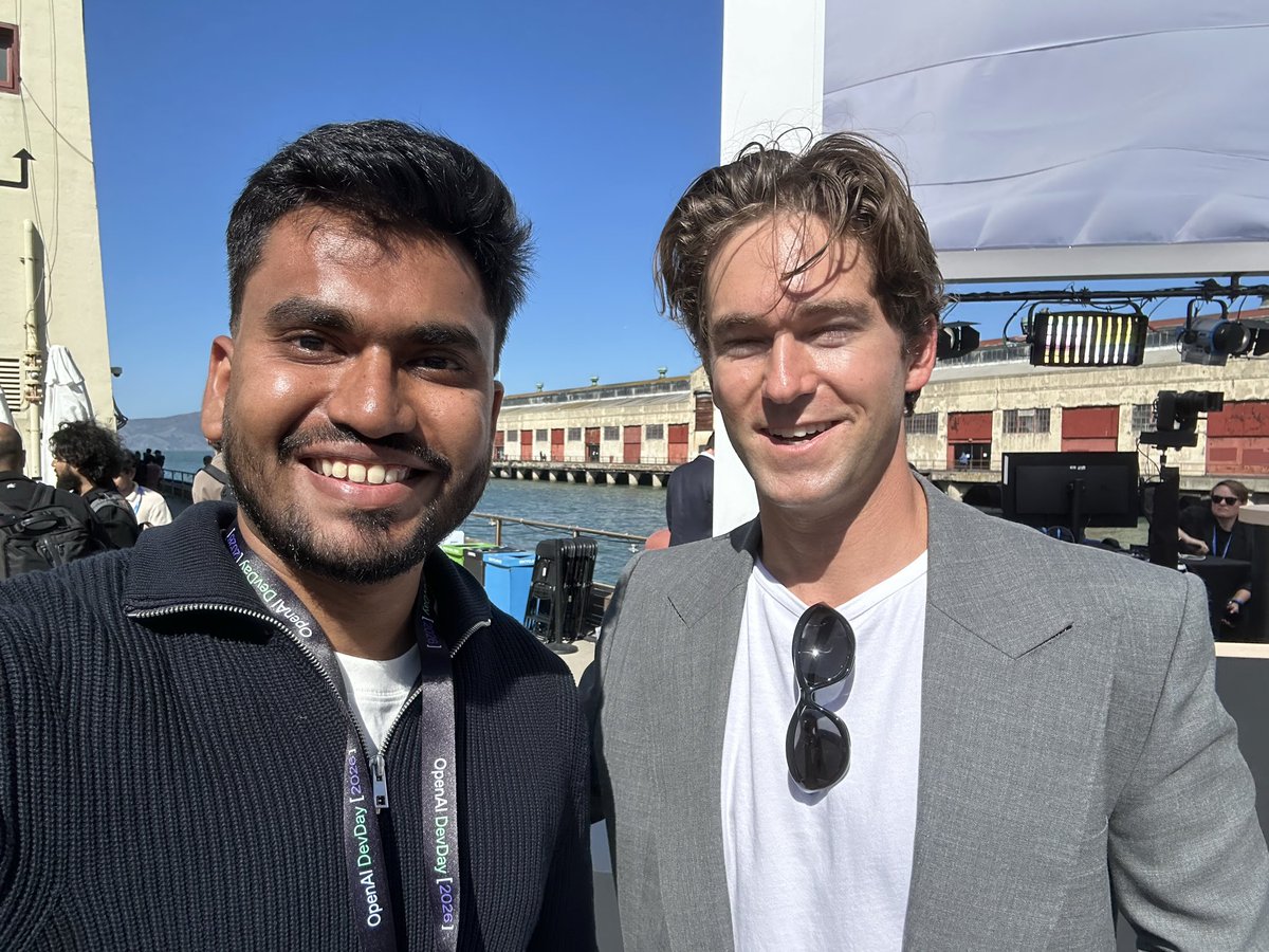 ashutoshftw's tweet photo. Ran into some really cool people at DevDay https://t.co/g8hrmyaPxD