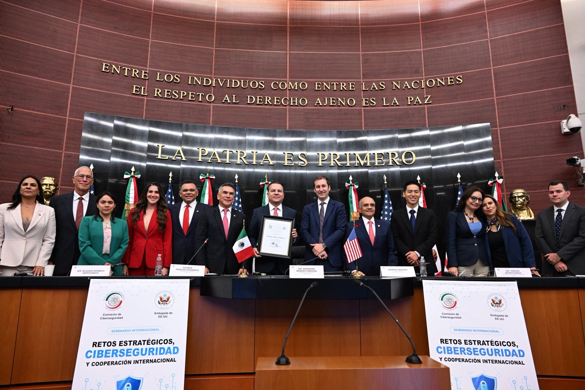 alitomorenoc's tweet photo. Un gusto contar con la participación de mi amigo @EVillegasV, Gobernador de Durango, en el seminario internacional “Retos Estratégicos, Ciberseguridad y Cooperación Internacional” que realizamos en el Senado de la República.

Esteban compartió la visión de Durango y la experiencia de una administración responsable, cercana, moderna y comprometida con dar resultados. Su gobierno ha puesto sobre la mesa la importancia de fortalecer la coordinación, aprovechar la tecnología y preparar mejor a nuestras instituciones frente a los desafíos en materia de seguridad y ciberseguridad.

Siempre es bueno coincidir con gobernadores que trabajan con seriedad, capacidad y compromiso por su gente. ¡Gracias por acompañarnos, amigo!