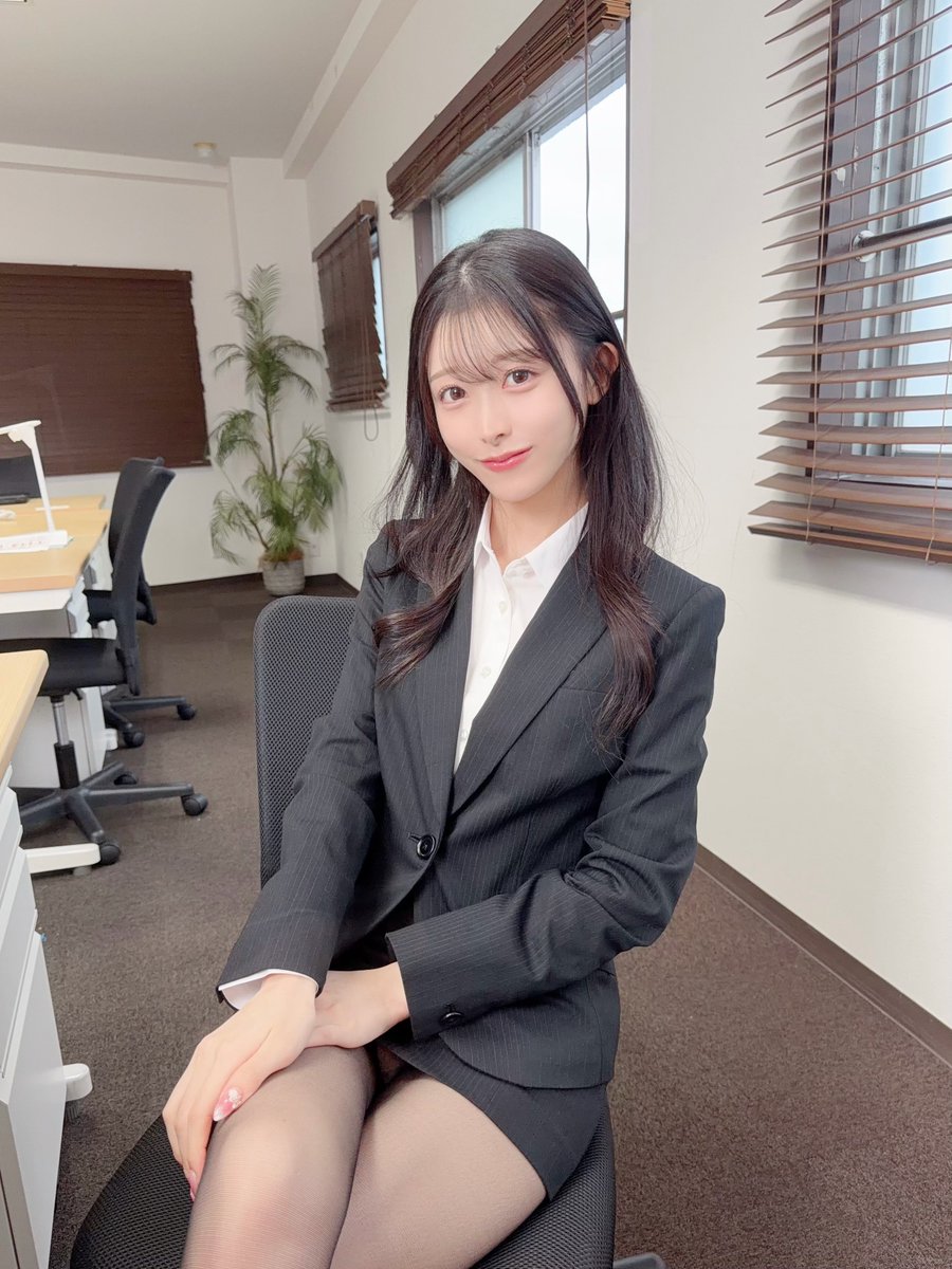 GurakingSaikyo's tweet photo. バレー仕込みのスタイルの良さと美顔が最強のおすすめ女優さん https://t.co/UXJYoCjBaJ