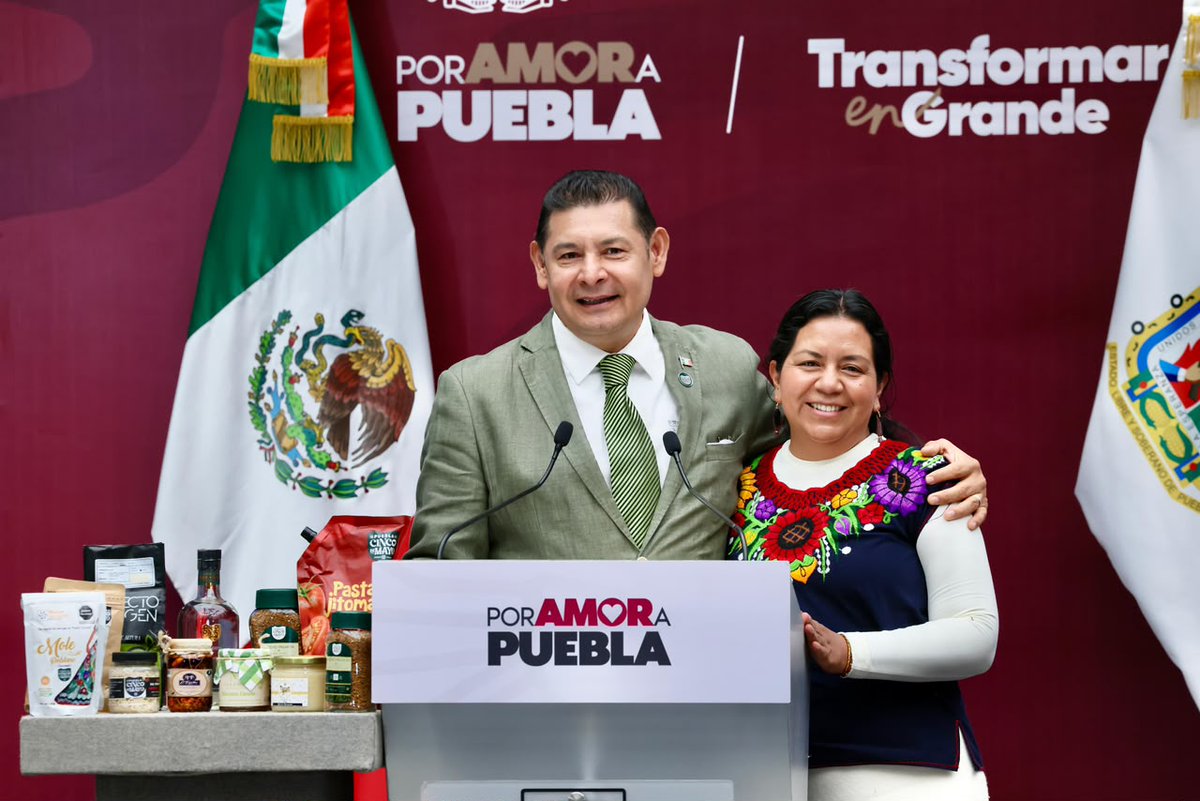 TodoCholulaMX's tweet photo. La Revolución del Campo avanza en Puebla
Café Bienestar: inversión de 600 mdp
Planta de totopos: +100 mdp.
🚜225 tractores y 2,500 implementos agrícolas.
💰Para 2027 se proyectan hasta 5 mil mdp para el campo.
Más producción, transformación y oportunidades para las comunidades . https://t.co/EmQTX0anEt