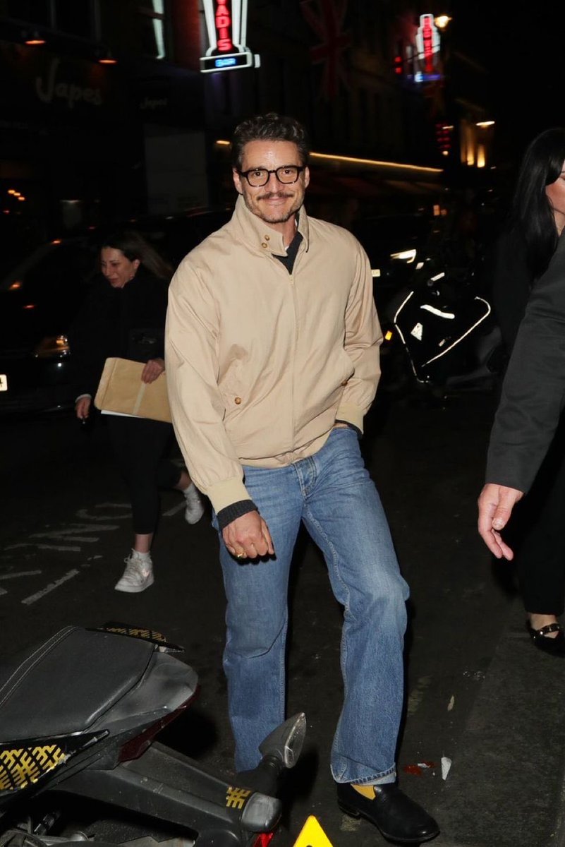 JeansArePunk's tweet photo. hi im just a girl who loves jeans on our yummy old man https://t.co/X96AzruRJB