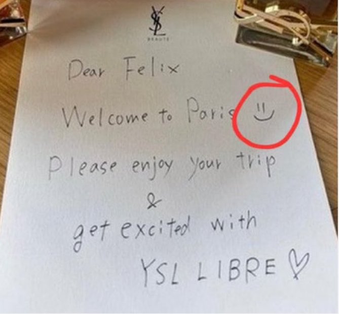 dramaticweasel's tweet photo. felix's actual handwriting which has cursive characteristics vs whatever the fuck this is 😭 why would he need to fake an invite when he LITERALLY walked the goddamn runway yalls iq is genuinely in the negatives https://t.co/7a9jNo7zmz