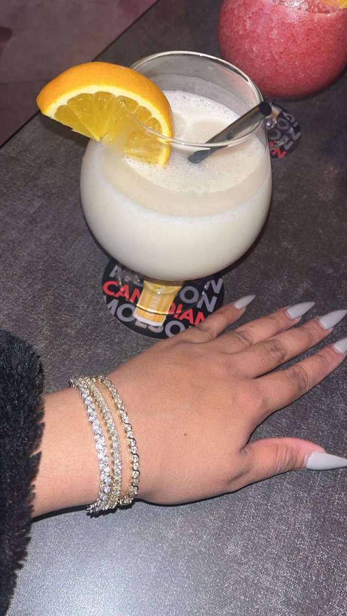 MsGoddessEmilye's tweet photo. Needed a drink, I’m celebrating how beautiful I am and spending your money! https://t.co/nFbHCNB2pM