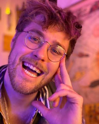 pvkemeout's tweet photo. #interactionbait for #boftwt! 

quote this tweet 4 other youtubers you watch besides bunch of friends! 

heres mine 😄😄 https://t.co/1vueswfJ3r