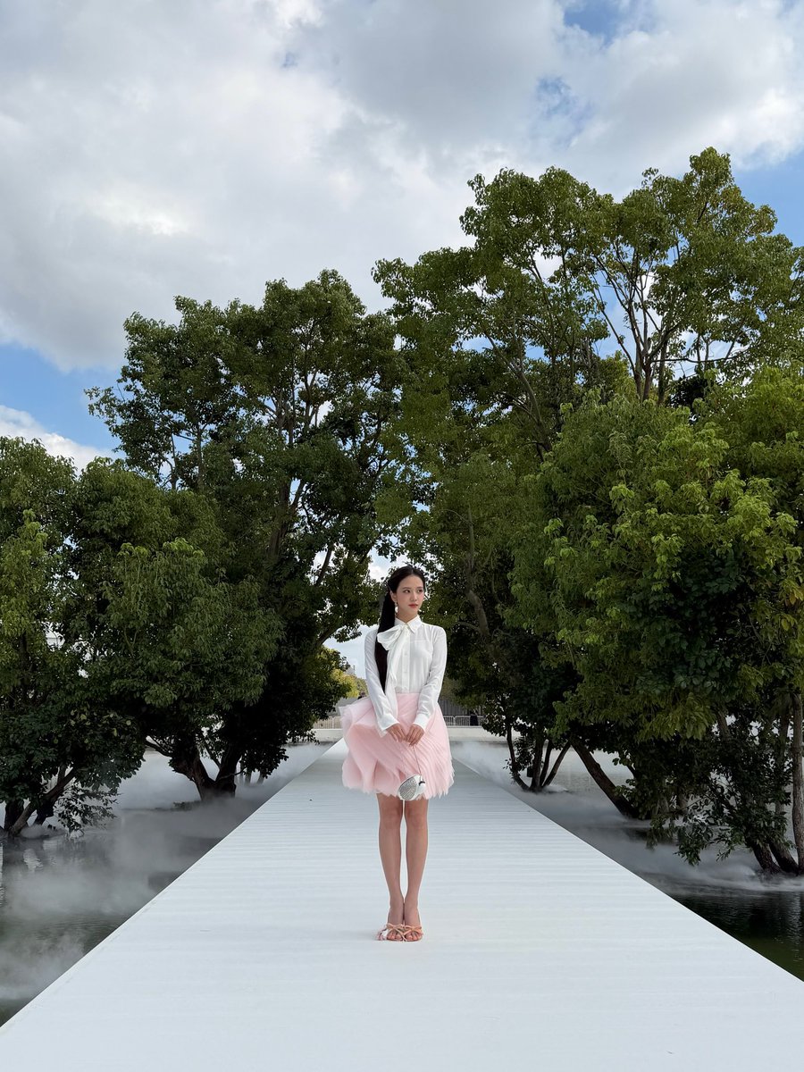 NEWSJISOO's tweet photo. #JISOO instagram update. https://t.co/y1SeCW5Z7I