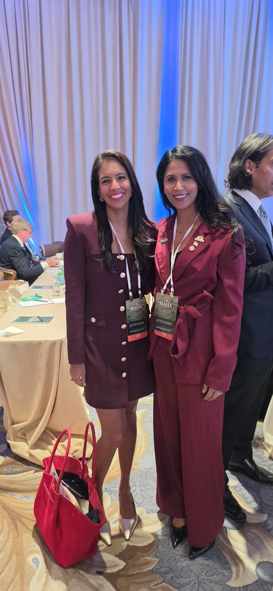 RenaTheBrainDoc's tweet photo. @thefoodbabe honored to be mistaken for you🥰! Keep up the good fight❤️❤️❤️
#MAHA 
#MAHASummit https://t.co/Mwm0QummpK