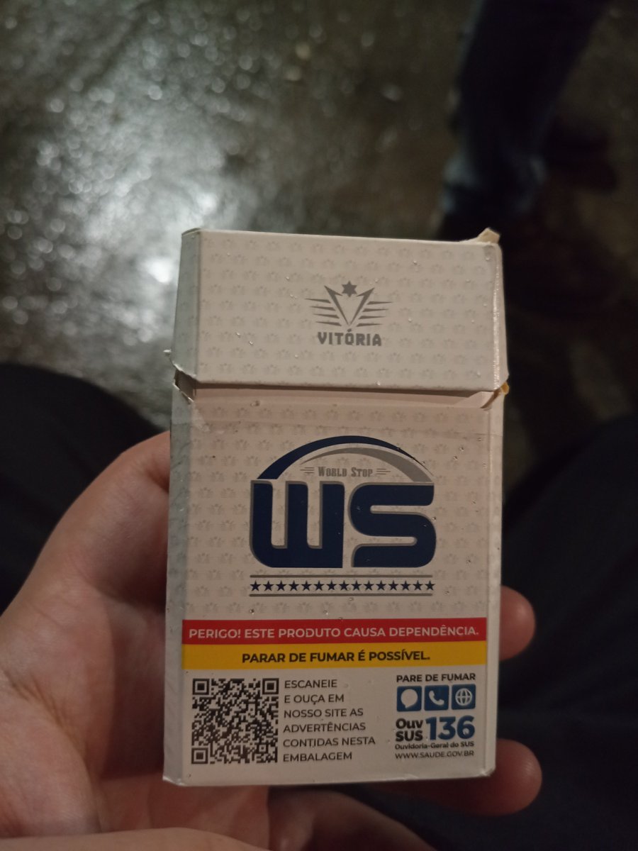 KERV4's tweet photo. Alguém já fumou esse? Achei gostoso até (melhor que Kent pelo menos). #cigarro #twt https://t.co/Q9hScHjvWq