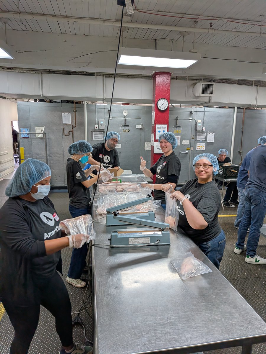 ReadingPartners's tweet photo. Service looks like this. 💙

Earlier this month, our @AmeriCorps Volunteers marked the National Day of Service on 9/11 by showing up for their communities and giving back.

Service isn’t just one day. It’s something we carry with us every day. 📚 https://t.co/6TDlp8soVY