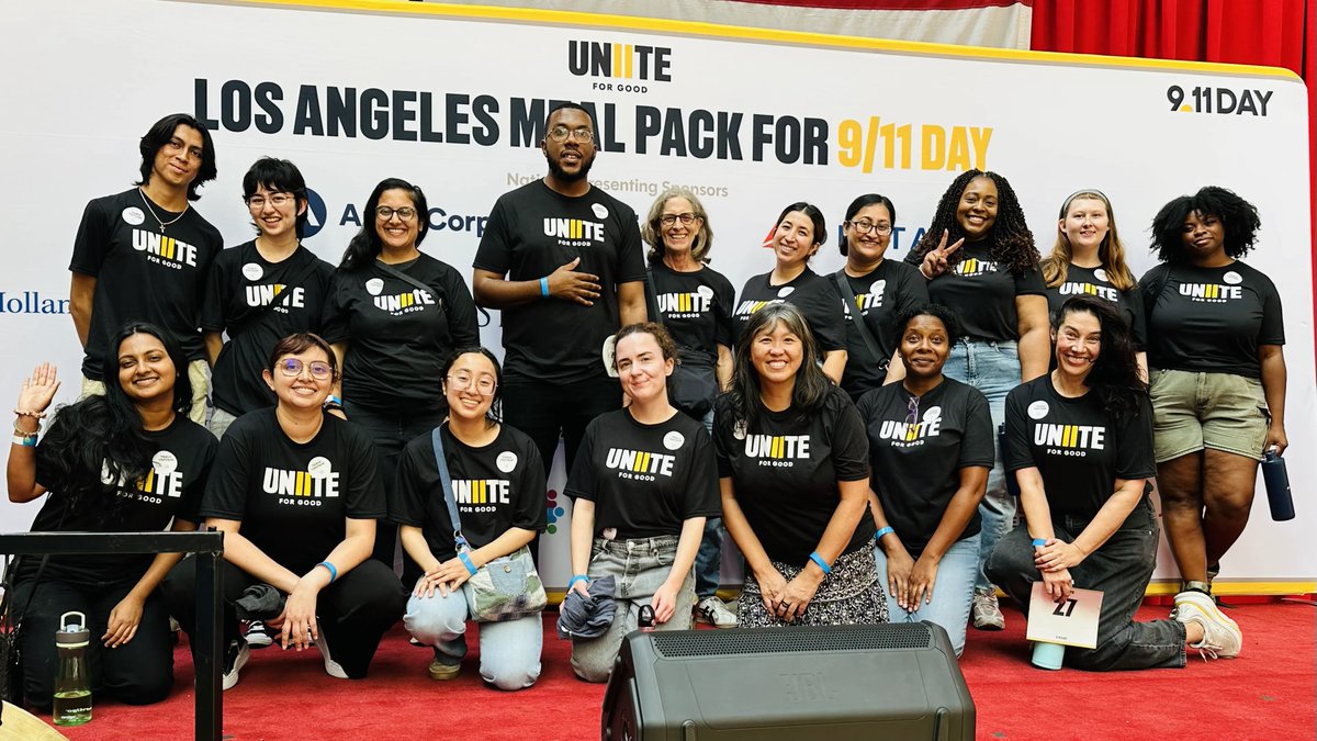 ReadingPartners's tweet photo. Service looks like this. 💙

Earlier this month, our @AmeriCorps Volunteers marked the National Day of Service on 9/11 by showing up for their communities and giving back.

Service isn’t just one day. It’s something we carry with us every day. 📚 https://t.co/6TDlp8soVY
