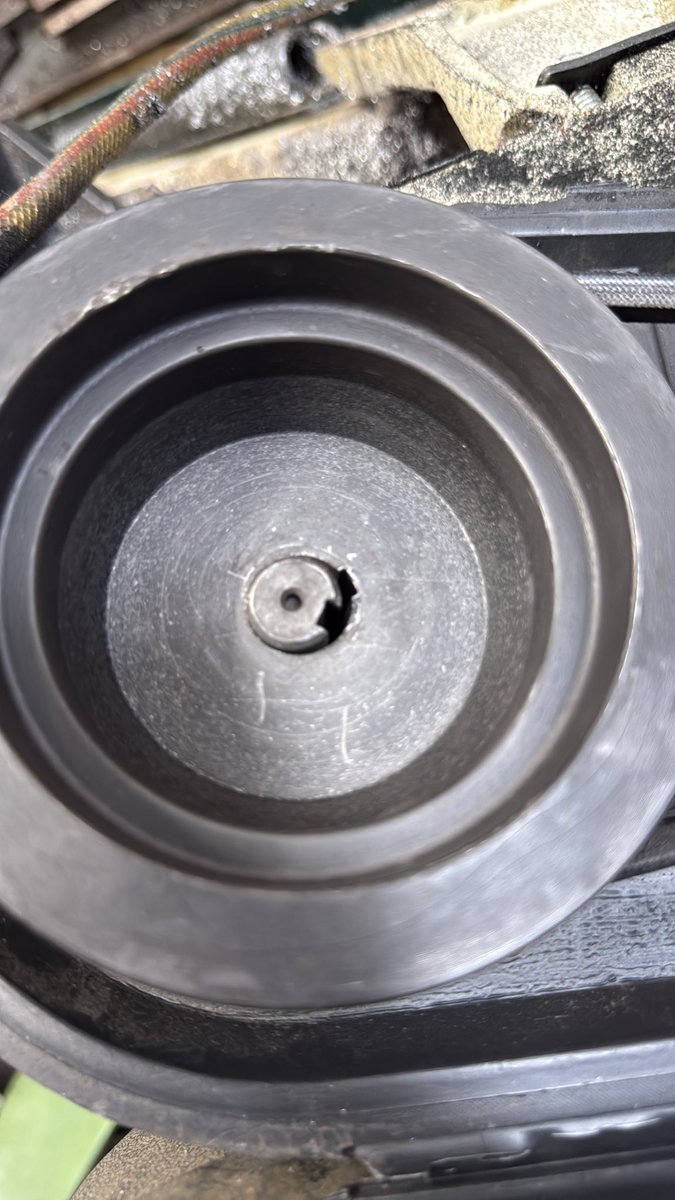 alanjlitz's tweet photo. Uh oh. Band saw is fucked before all my stock is cut. Key fell out, and the pulley bore got turned into a nice fine dust. Now it’s an oval. https://t.co/awcqRfVisQ