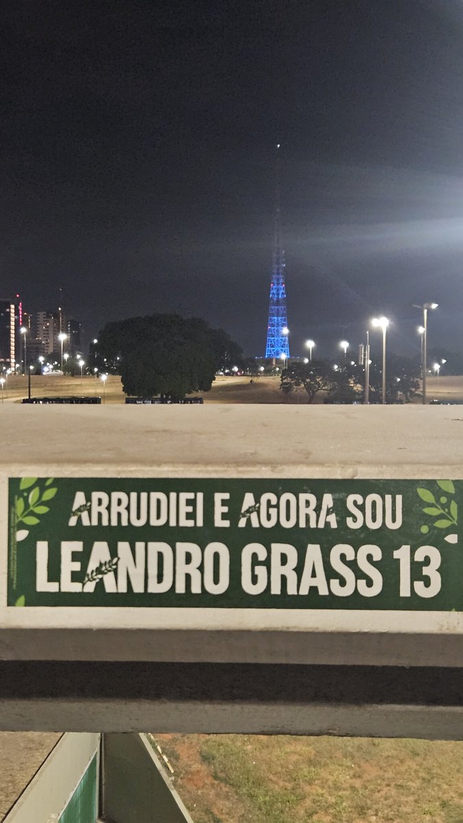 virginhamaria's tweet photo. Rodoviária do Plano Piloto - 19h
Quem arrudeou agora vai de grass!

Adesivos geniais mentes de titânio https://t.co/nDcwN3Ci48