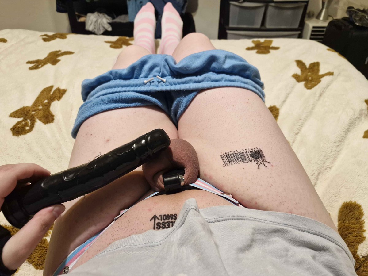 QueenAsh612647's tweet photo. I really have gone and branded myself, my cage was so tight as I was applying them fr :3
#plapping #trans #femboy #chastity #thighhighs #bnwo #blacked #男の娘 https://t.co/SAZVyqYW98
