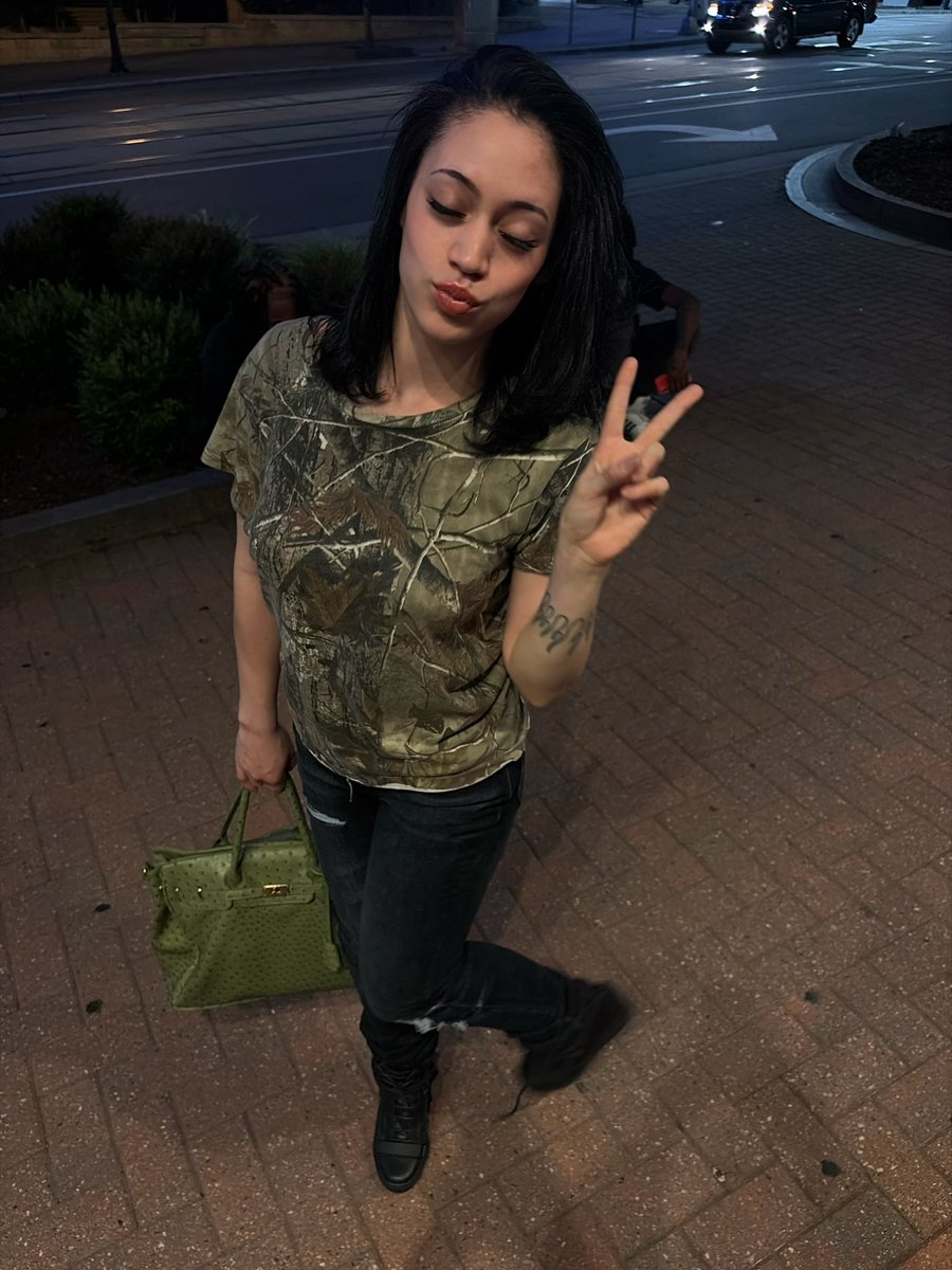 kingk4rmaa's tweet photo. chop nonbinary opps thought they them https://t.co/rVDMSrMCW0