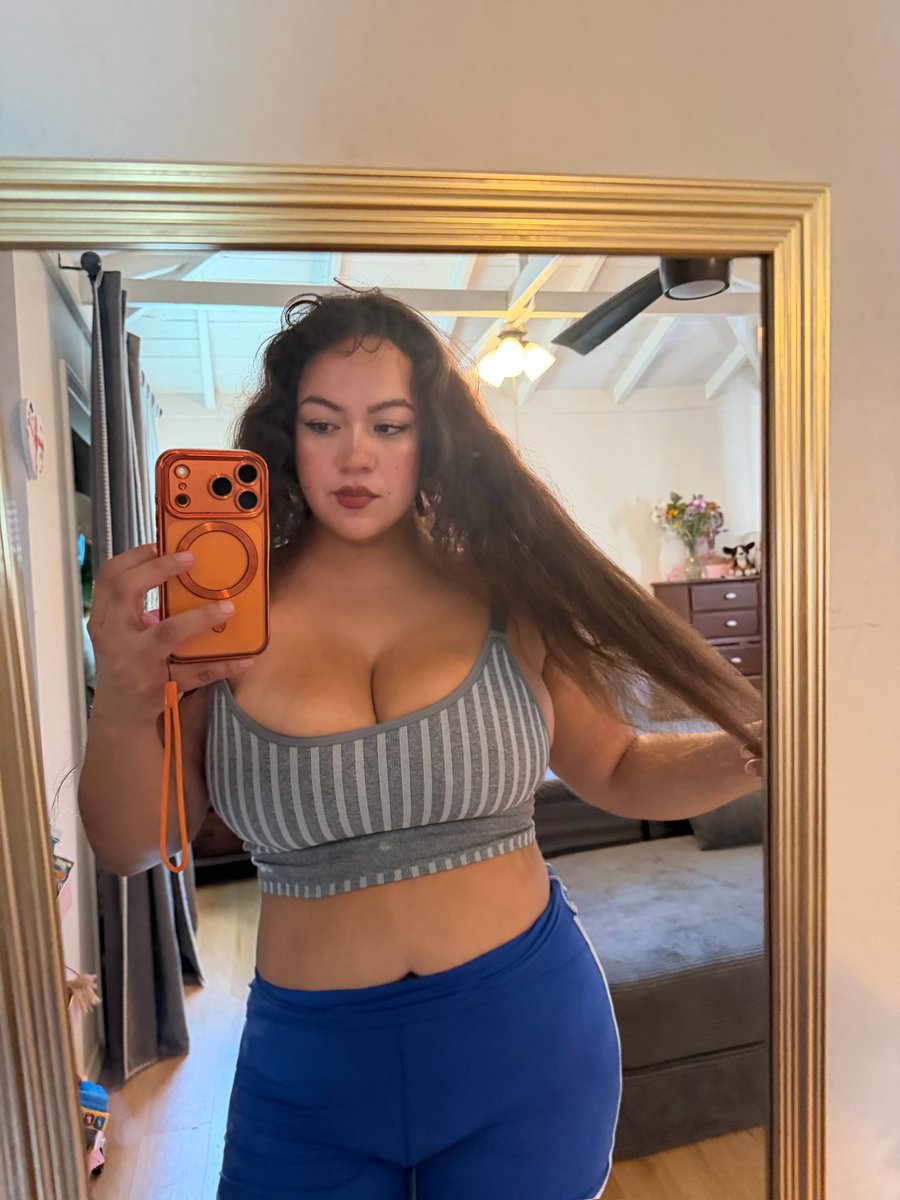 CurvyLulu's tweet photo. I’m looking for a cuck that’s desperate to be caged 🔑 I’ll hold your key if you’re obedient
#sph #bigtitsmomِmy #babecock #cuck #betacuck #cuckhold https://t.co/YbDnIUzGt9