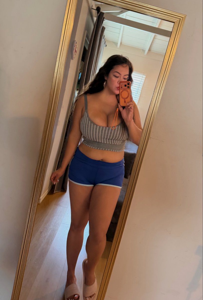 CurvyLulu's tweet photo. I’m looking for a cuck that’s desperate to be caged 🔑 I’ll hold your key if you’re obedient
#sph #bigtitsmomِmy #babecock #cuck #betacuck #cuckhold https://t.co/YbDnIUzGt9