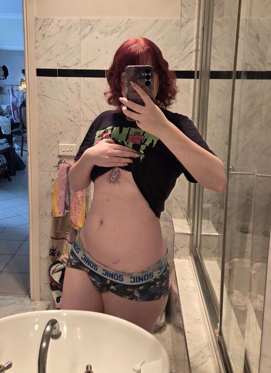 Elefire_the_elf's tweet photo. Tummy!!!!! https://t.co/E6acr1n7W4