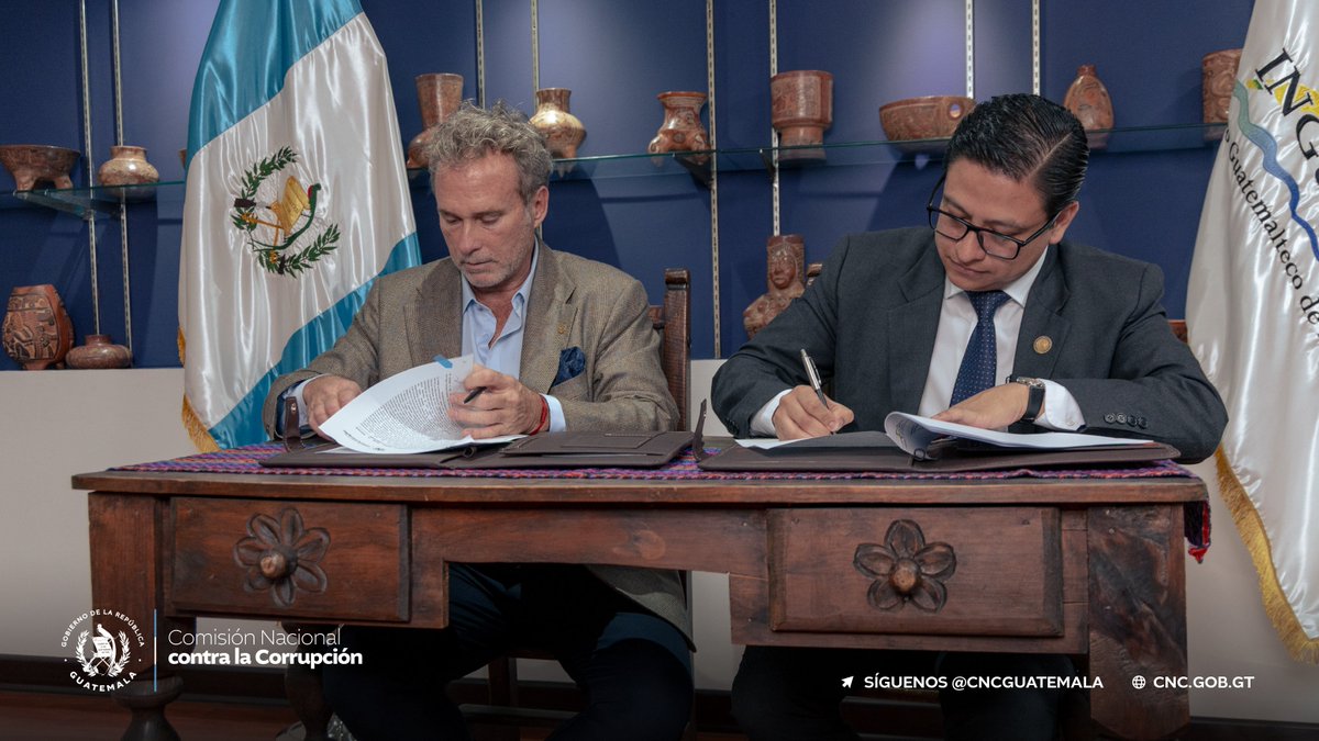 CNCguatemala's tweet photo. 🫱🏼‍🫲🏽 La Comisión Nacional contra la Corrupción y el Instituto Guatemalteco de Turismo (@InguatPrensa) suscribieron un convenio interinstitucional de cooperación técnica para impulsar acciones conjuntas en materia de prevención de la corrupción.

✒️ En representación de ambas instituciones, @julioflores_r y @harriswhitbeck, director del INGUAT, participaron en la firma de este acuerdo, que permitirá brindar apoyo técnico en áreas como la implementación de Sistemas de Integridad, el fortalecimiento del rol de la unidad encargada de asuntos de probidad y el desarrollo de campañas de sensibilización para prevenir la corrupción.

✅ Con esta alianza, abrimos nuevos espacios de cooperación para compartir conocimientos, fortalecer capacidades y promover una cultura de integridad en la administración pública.

#BitácoraCNC