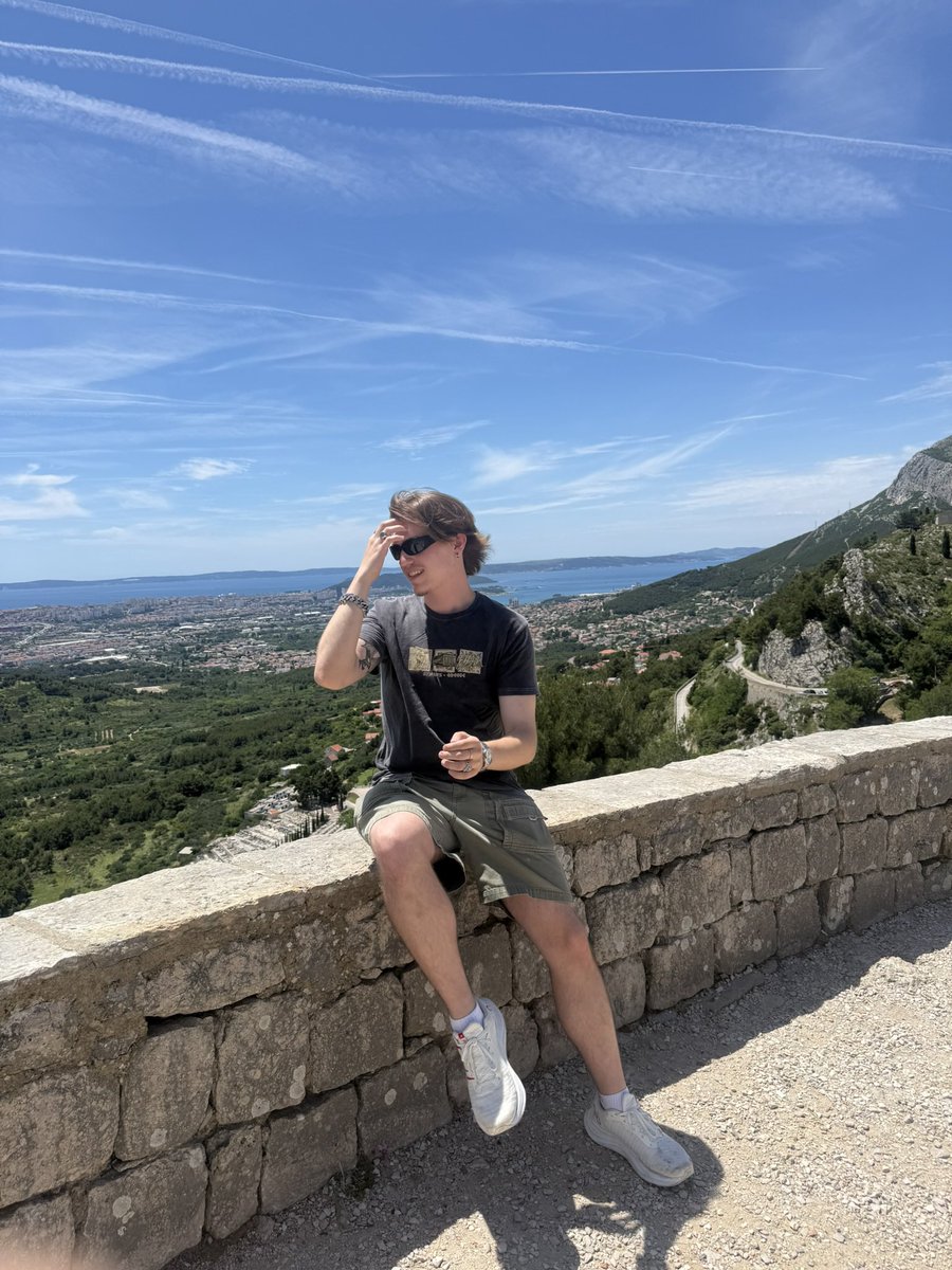 sixpathjustus's tweet photo. some more recent pics for the haters to use instead https://t.co/BQhmcmZ7J8