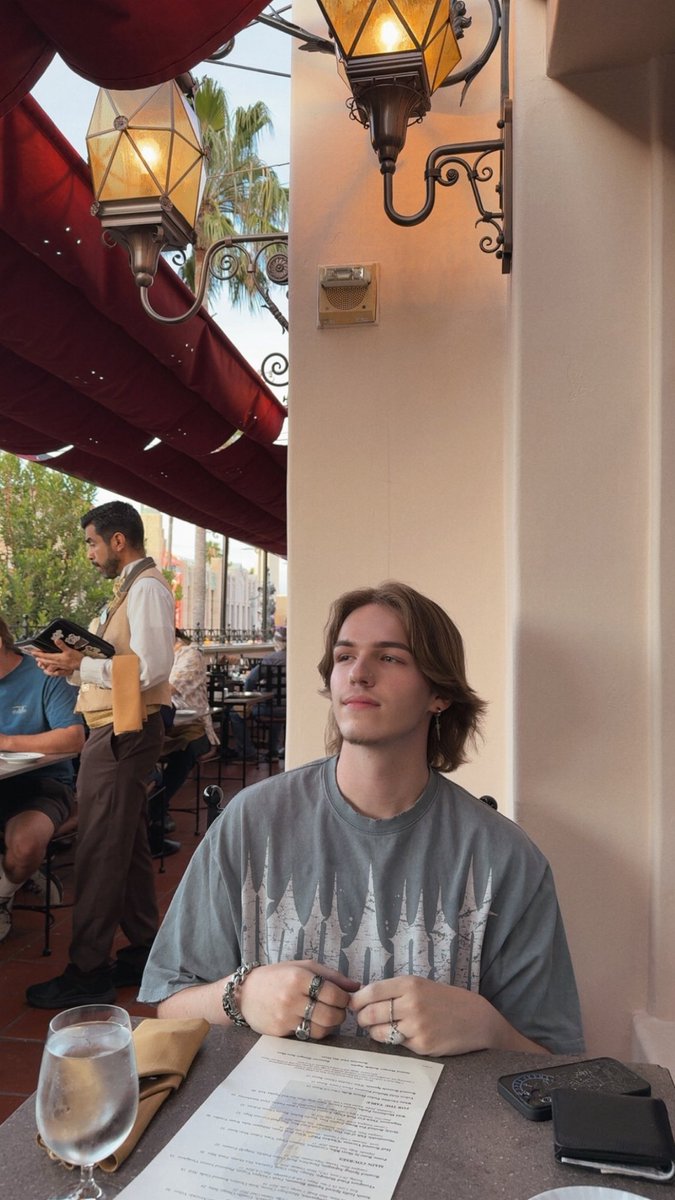 sixpathjustus's tweet photo. some more recent pics for the haters to use instead https://t.co/BQhmcmZ7J8