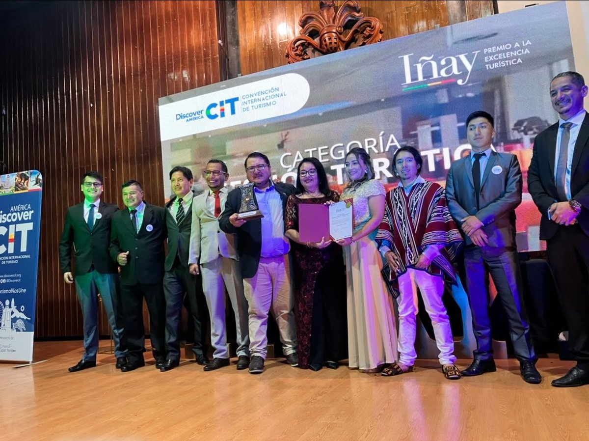 CAPTURLOSRIOS's tweet photo. ✨️LOS RÍOS PRESENTE EN LOS PREMIOS IÑAY 2026 ✨️

Es un orgullo celebrar y reconocer el extraordinario logro de Wimper Fidel Romero Gómez de la Torre, quien ha sido galardonado con el prestigioso Premio Iñay 2026 a la Excelencia del Turismo en el Ecuador📝🎖🏆. 

VIVA LOS RÍOS https://t.co/0ZIfnv7tx4