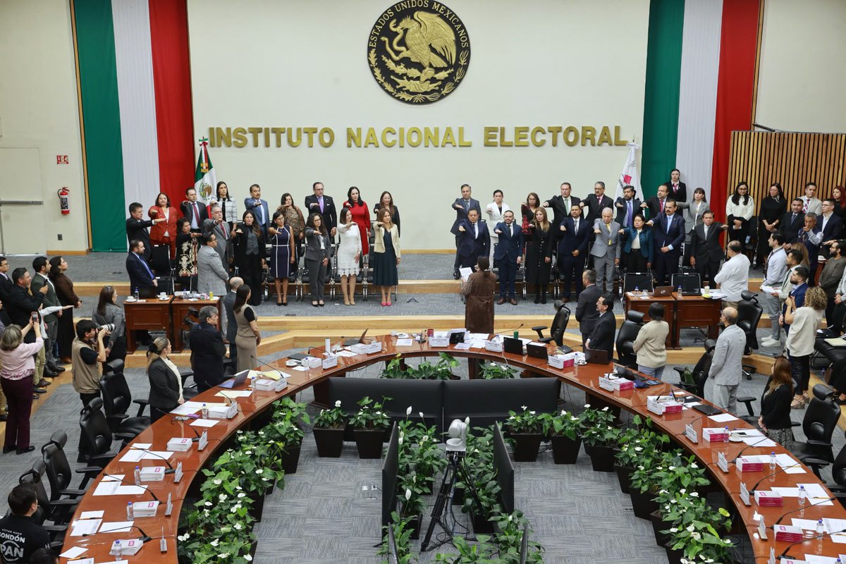 INEJALISCO's tweet photo. Toma de protesta de quienes estarán al frente de las presidencias de los 32 Consejos Locales del INE.
El Mtro. Joaquín Rubió Sánchez, encabezará en Consejo Local de Jalisco, a partir del 30 de septiembre. https://t.co/w8oT1dQJsh