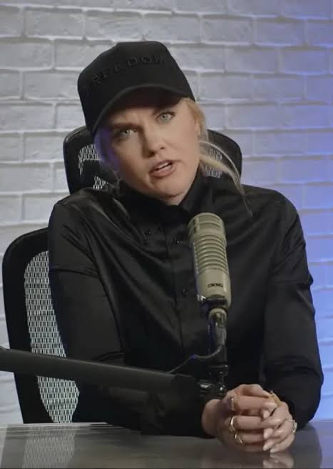 Pharmwoman2's tweet photo. @RealCandaceO Erika Kirk's only other outfit that fits https://t.co/DyWmdyHwjw