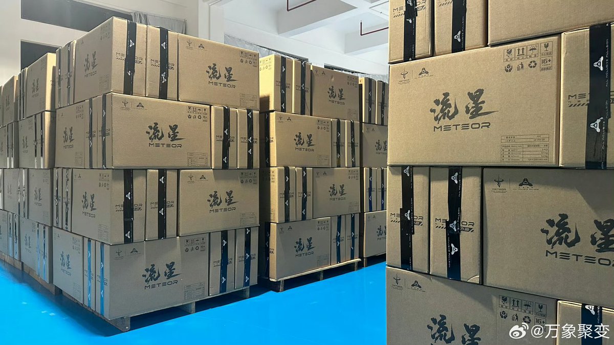 rokohi_0725's tweet photo. 【万象聚変「流星」出荷情報】

・初回大貨、各販売店への出荷準備中
・早ければ10月中に発送開始
・写真を見る限り外箱が非常に大きい
・「天幕」「復讐の女神」などの大型キットと同レベル
 
後続ロットも順調に生産中とのこと。楽しみです！
 
#中華プラモ情報 #万象聚変 #流星 #METEOR https://t.co/4PB5gT1Ku2