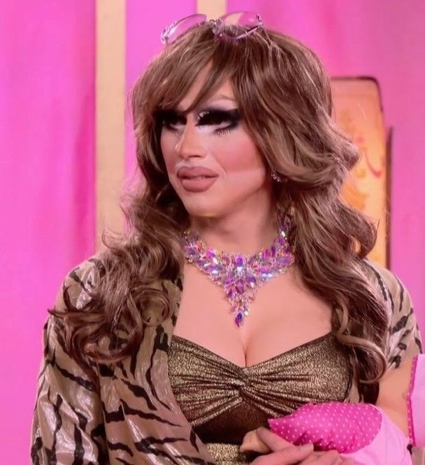 Luvz0Angel's tweet photo. throwback when trixie took estrogen for a day https://t.co/n4s2KugleQ