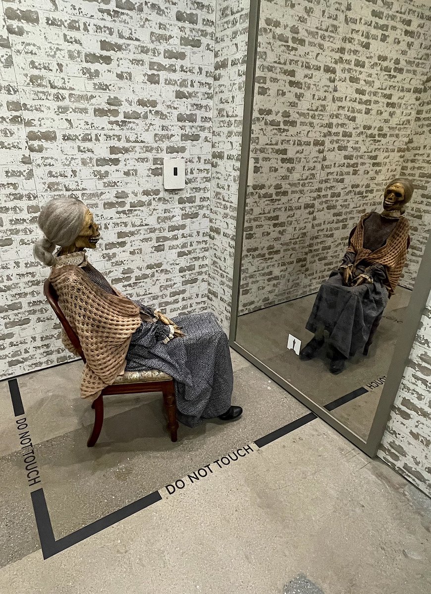 SFXmagazine's tweet photo. @AcademyMuseum @TaraDBennett @Cellarscape SFX attended the press preview of The Horror Show at @academymuseum 🦇

We’re sharing some of our highlights… 💀

1. Mother Bates (Psycho)
2. Robert Englund’s speech
3. Ghostface (Scream) 
4. Annie (Sinners)

#Horror #Halloween #Spooky https://t.co/dqtsSZ9Ti6