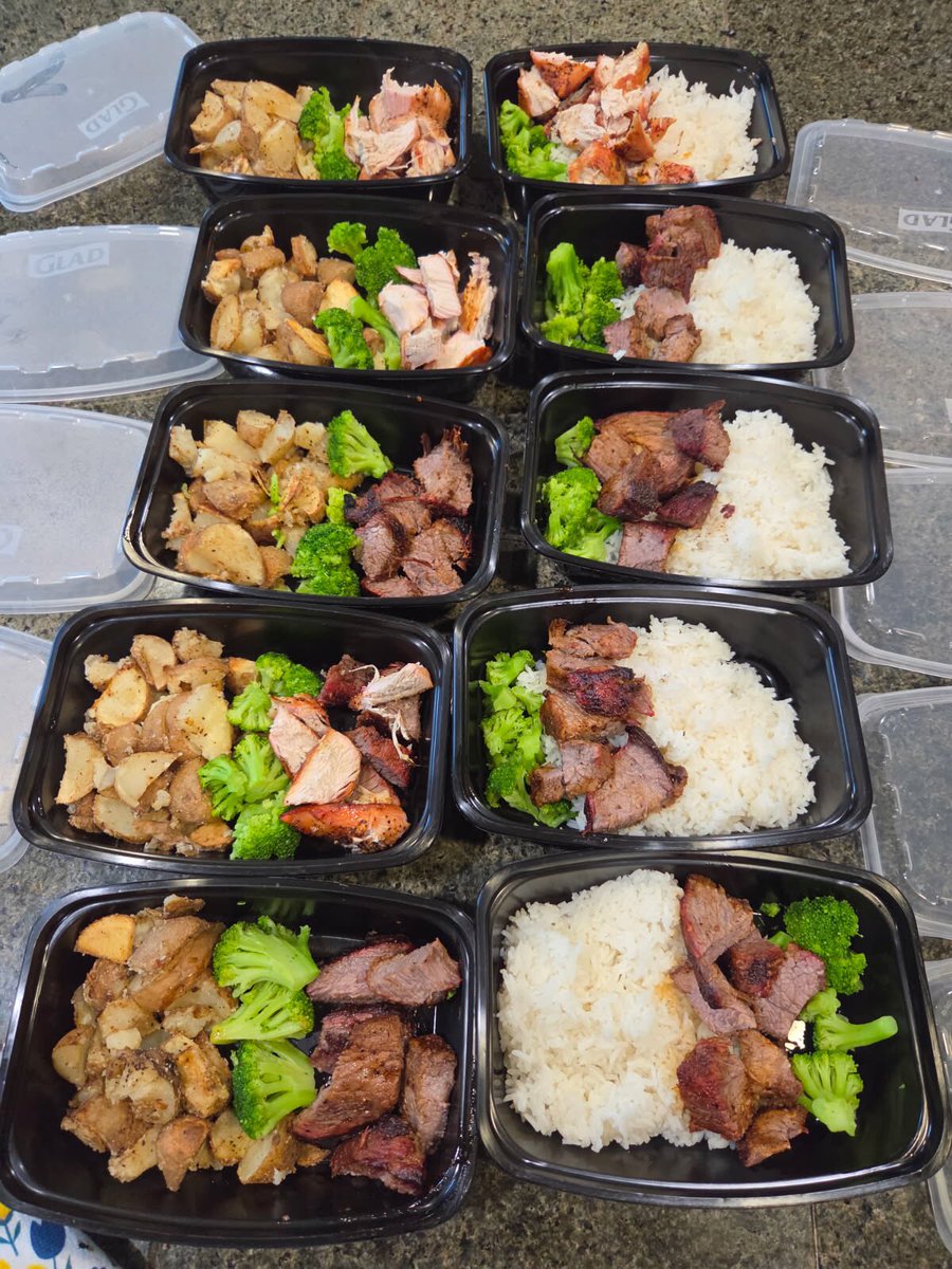 dlinevids1's tweet photo. Active recovery with 2029 OL @PrestonPitts29 (6-6 270). Keeping the body/joints fresh while working in the pool!

His mom (@PittsP2029) getting the nutrition dialed in for the week!

@recruit916 @BrandonHuffman @CoachLup @Coach_SD @JoeyMcGuireTTU @D_Co0p @MDohertyFB @CoachTuitele https://t.co/dm8kww0tdG