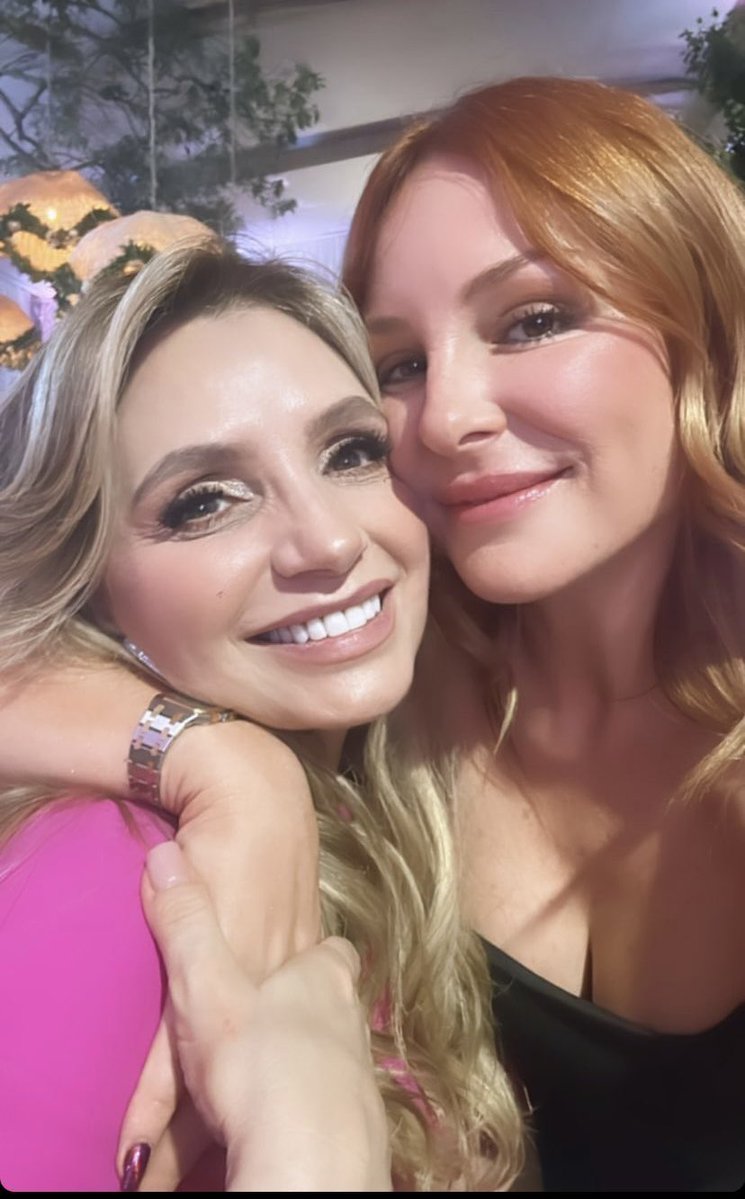 LatinMexx's tweet photo. No sabía que Gema era amiga de la hija y la mamá que saquearon a México a más no poder y que ahora quieren regresar a TV como si nada hubiera pasado, no cabe duda de que Gema siempre ha sido una convenenciera. México NO OLVIDA.

#LaCasaDeLosFamososMx
#LaCasaDeLosFamososMéxico https://t.co/CfpWq1CL4V