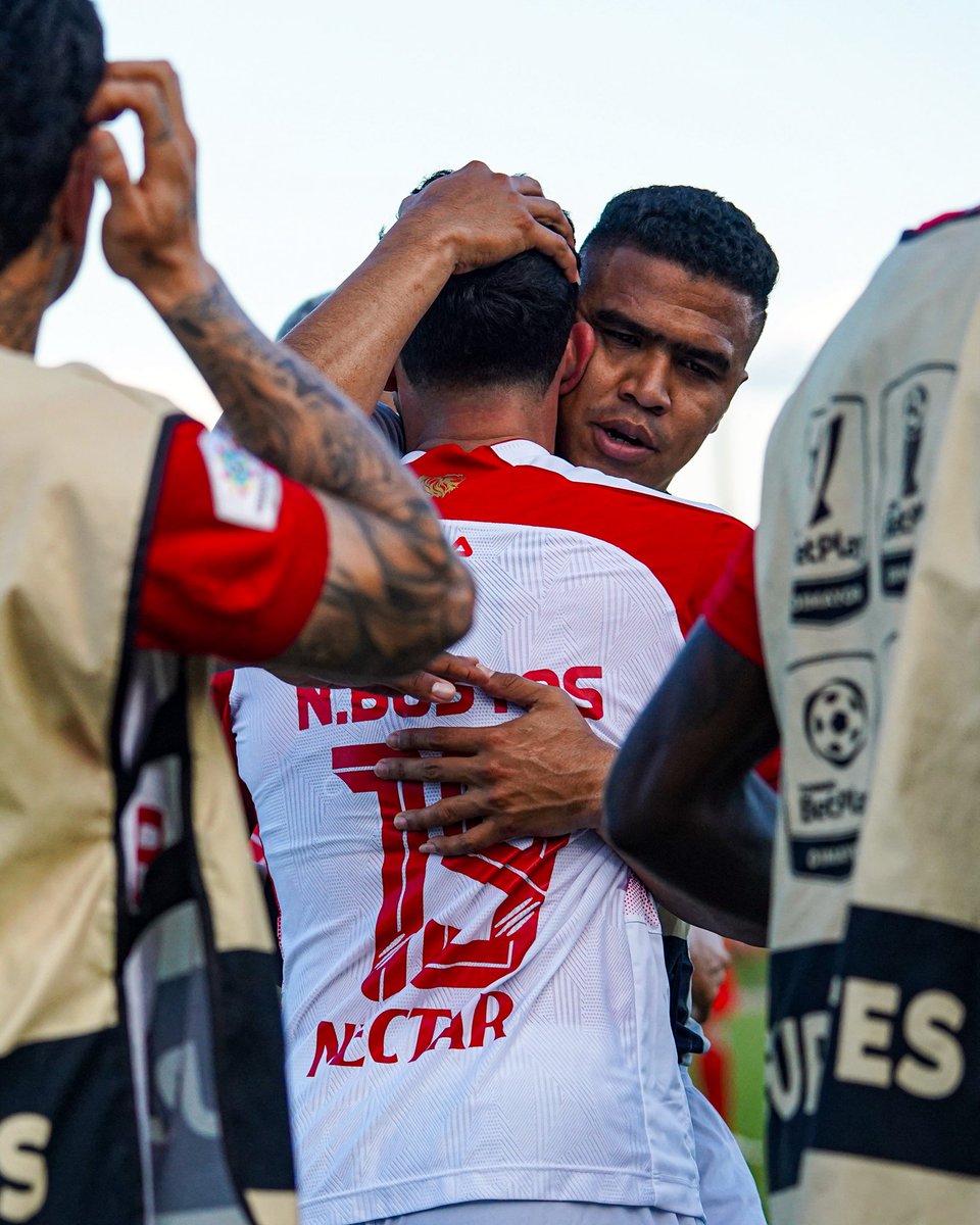SantaFe's tweet photo. ¡Abrazos de gol 🦁😍🔥!

Nahuel, al mando 🇦🇷🫡 https://t.co/6UAhyiAMPn