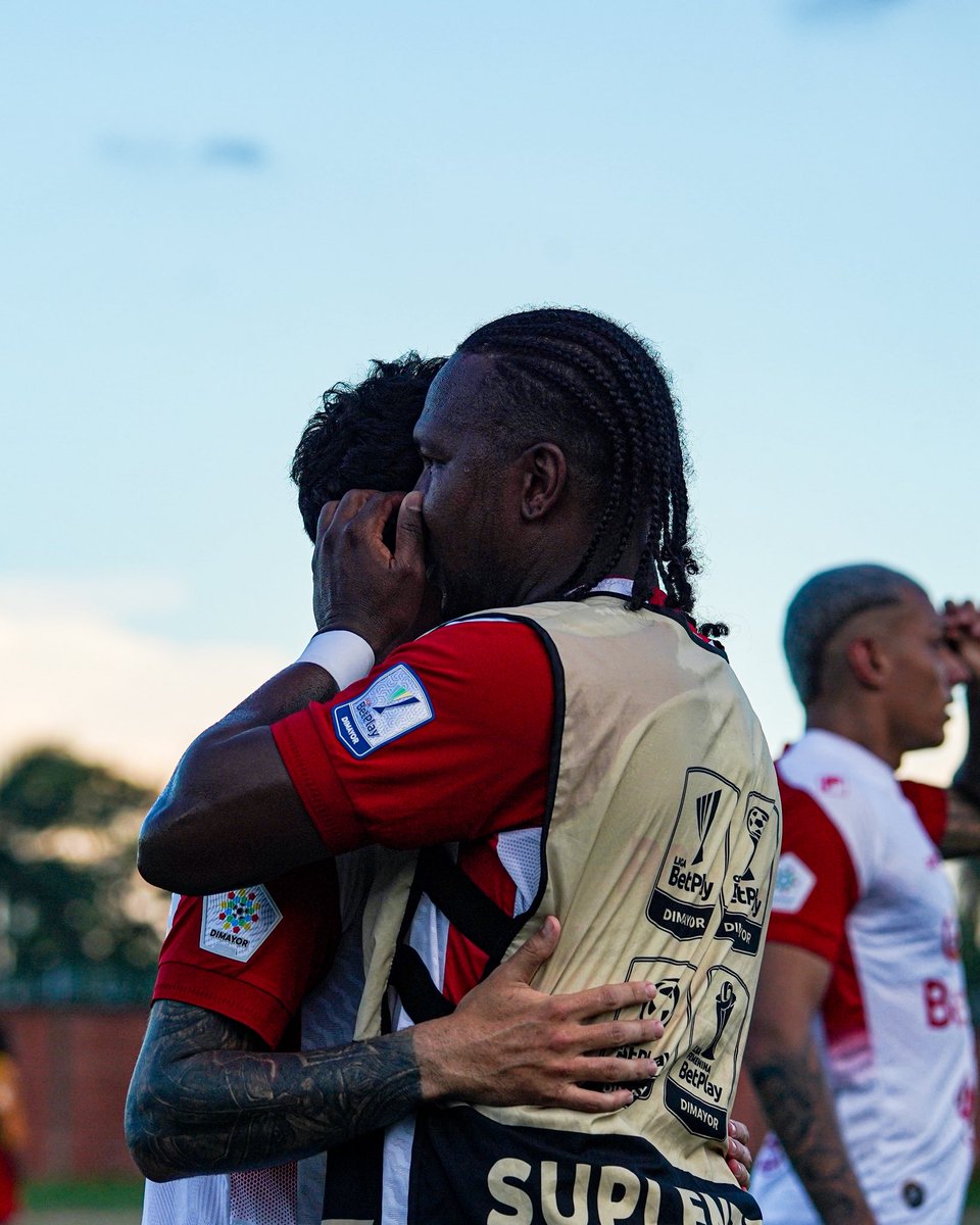 SantaFe's tweet photo. ¡Abrazos de gol 🦁😍🔥!

Nahuel, al mando 🇦🇷🫡 https://t.co/6UAhyiAMPn