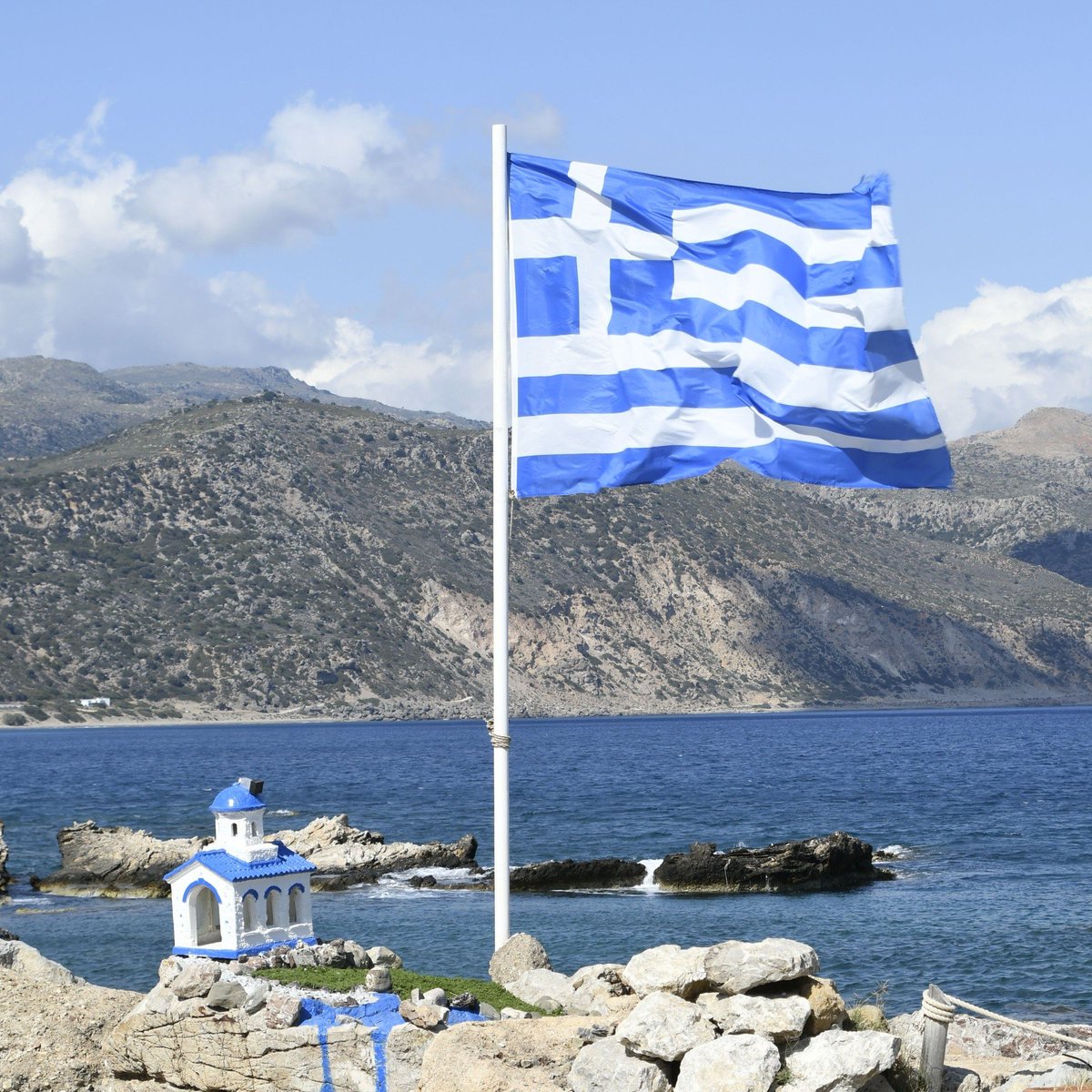CoinMarketCap's tweet photo. LATEST: 🇬🇷 Greece now has its first MiCA-registered providers: BCash, Xenios Blockchain Group, Capital Wallet Greece, and Piraeus Bank. https://t.co/I1p6FCwLPc