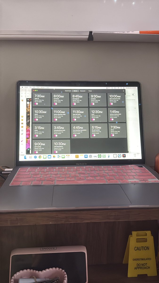 directedbylei's tweet photo. The creator pipeline can change your whole WORKFLOW

I met @xin_create → Xin carried me to @socialswithmehr → Mehr took me to @jazmineugc's door → Jazmine put me onto timeblocking

and now I escape perfectionism jail everyday with 14 alarms😁🩷

#ugc #ugccreator #ugccommunity https://t.co/Iqf8PRu94A