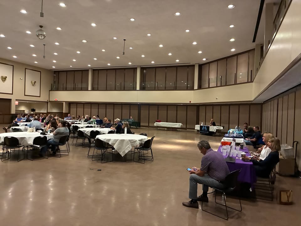 AFSP_Mo's tweet photo. We appreciate everyone who attended Talk Saves Lives: Construction today! Hats off to AFSP-MO Chapter Board Secretary and Construction Initiatives Chair Tim Rowden for leading the way. π π
.
.
#TalkSavesLives #NoOneBuildsAlone #YouMatter https://t.co/3rkKx1DmGH