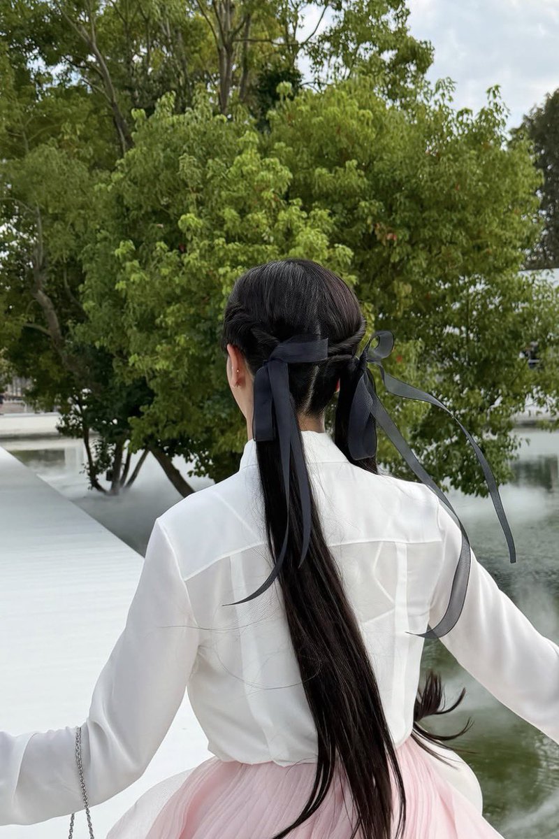yk2aii's tweet photo. So much love from Dior and Paris 🌳 https://t.co/YCa7aSCkEc