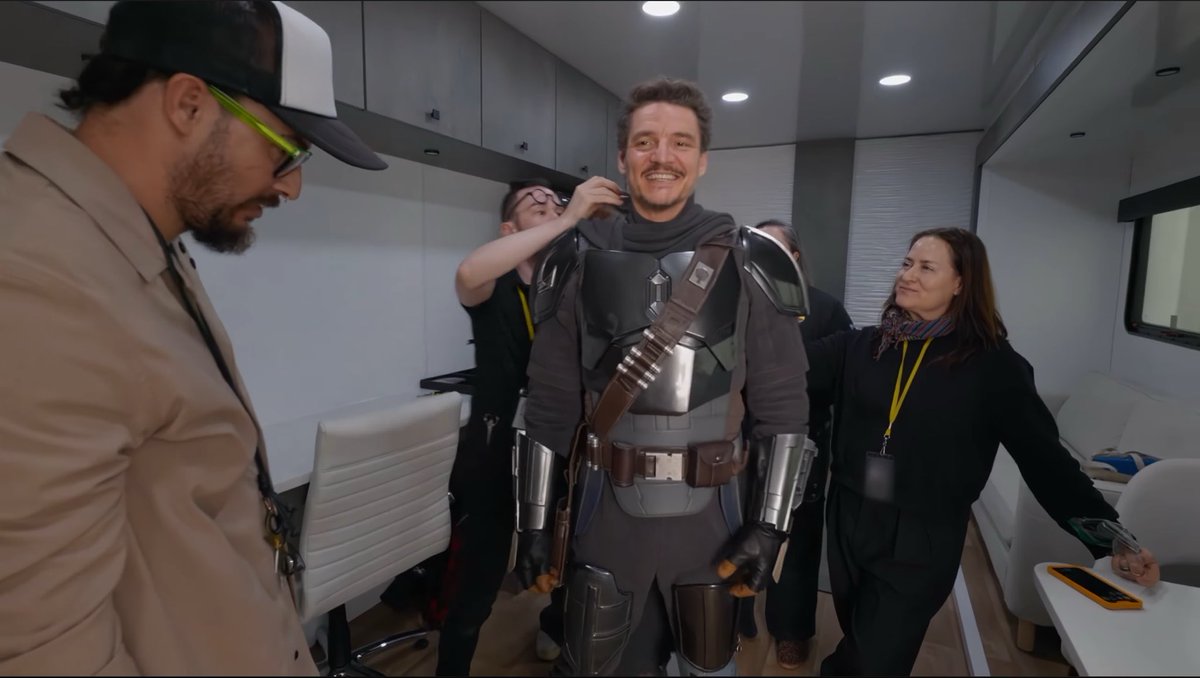 Mando3Updates's tweet photo. 🚨New Behind the scenes of Pedro Pascal in ‘The Mandalorian and Grogu’🚨

#starwars #themandalorian #dindjarin #grogu #bobafett #fennec #bokatan #TheMandalorianandgrogu https://t.co/iSC99rgHMC