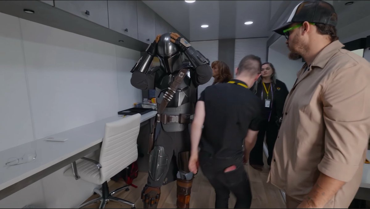 Mando3Updates's tweet photo. 🚨New Behind the scenes of Pedro Pascal in ‘The Mandalorian and Grogu’🚨

#starwars #themandalorian #dindjarin #grogu #bobafett #fennec #bokatan #TheMandalorianandgrogu https://t.co/iSC99rgHMC
