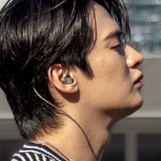 linosbestboy's tweet photo. his skin texture &amp; his side profile. yep just that. that's the tweet. https://t.co/FSFIoWxoOX
