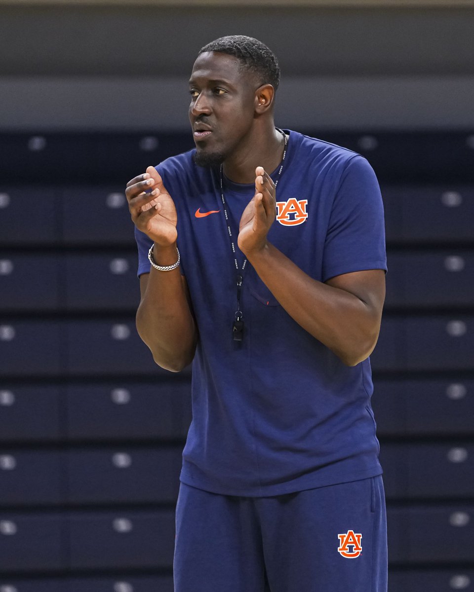 AuburnWBB's tweet photo. Reps on reps 🔁

#WarEagle https://t.co/b898BTjkGO