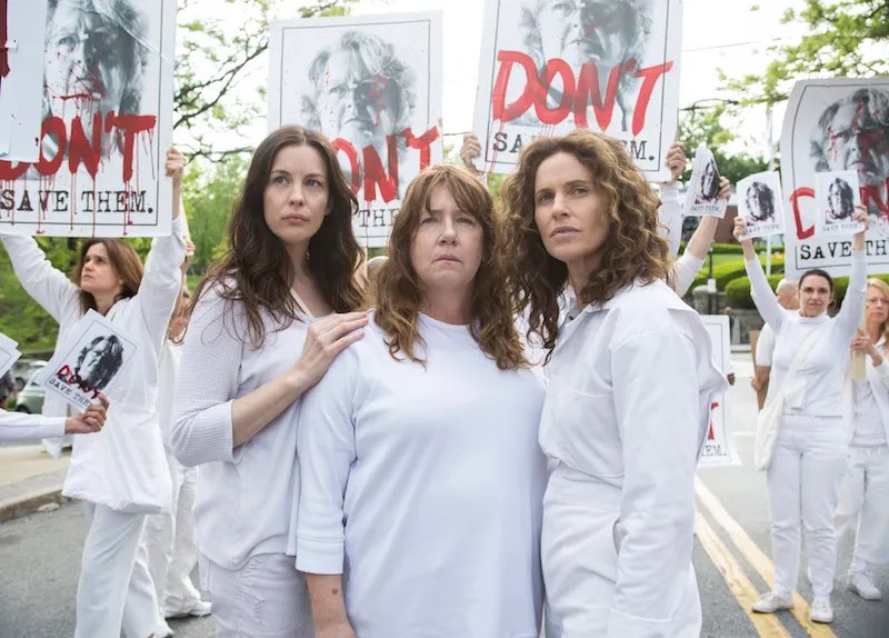 vendeta200's tweet photo. Ann Dowd quand faut jouer une responsable d’un groupe à protéger #TheLeftovers 🤝#TheHandmaidsTale https://t.co/iTRThRX6p5