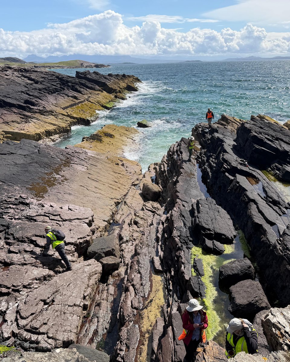 NASASolarSystem's tweet photo. Searching for clues about Mars’ ancient past… right here on Earth. 

Our Perseverance rover found greenish "reduction spots" on Mars. On Earth, spots like these can be formed by microbes, so NASA scientists headed to Scotland to take a closer look.

https://t.co/Uk88kue5yT https://t.co/D1mjOwt5ku