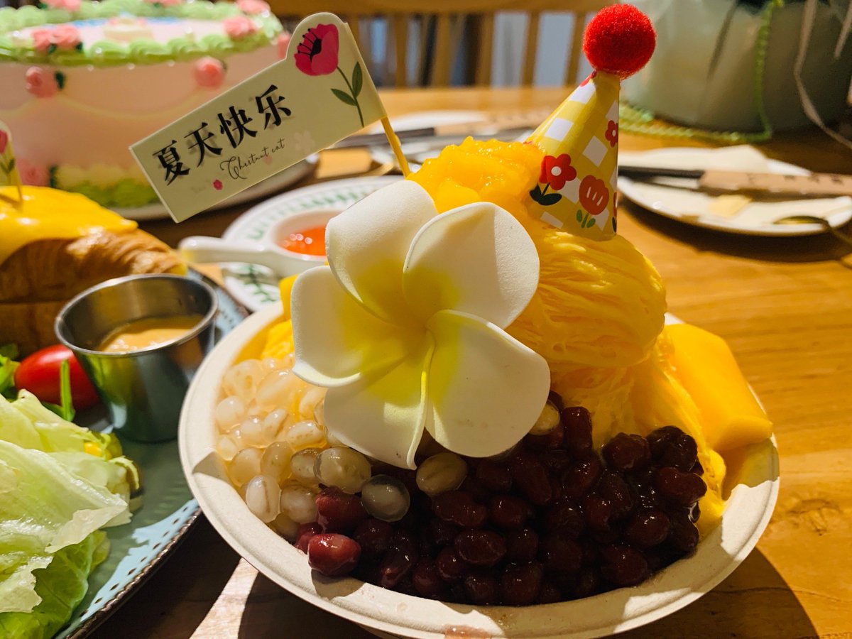 melviingr_1_22e's tweet photo. My daily life: enjoy the delicious meals from the canteen, ensure my nutrition is adequate, feed my cute pet, and record it with beautiful words! https://t.co/wqqPTMen52