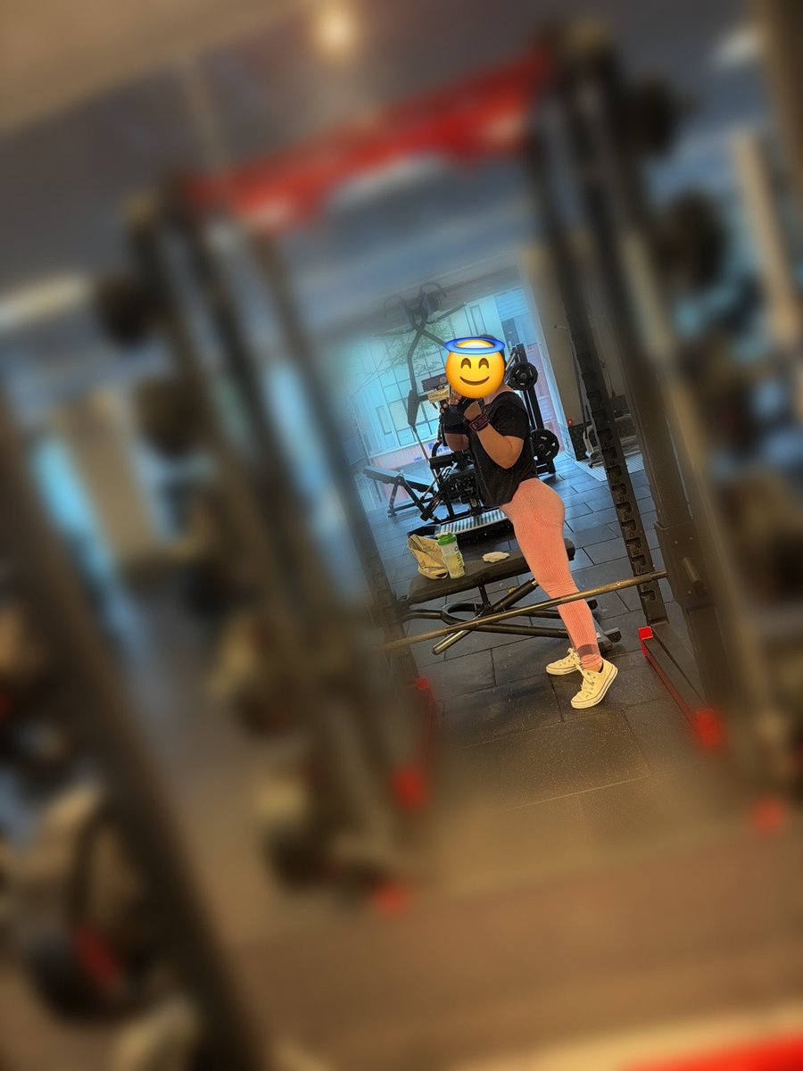 ebichaebi's tweet photo. おはようございます😊今日も朝からしっかりトレ！週半ばがんばろー！ https://t.co/RQU9rYEj53
